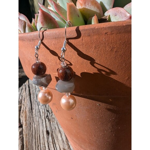 Labradorite & Pearl Earrings, Vintage Mystical Earrings - Picture 5 of 10